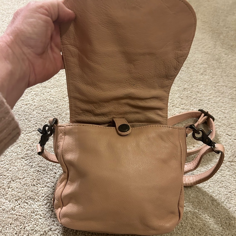 Wanderers Travel Co. Blush Pink Tan Leather Crossbody Bag - Picture 4 of 9